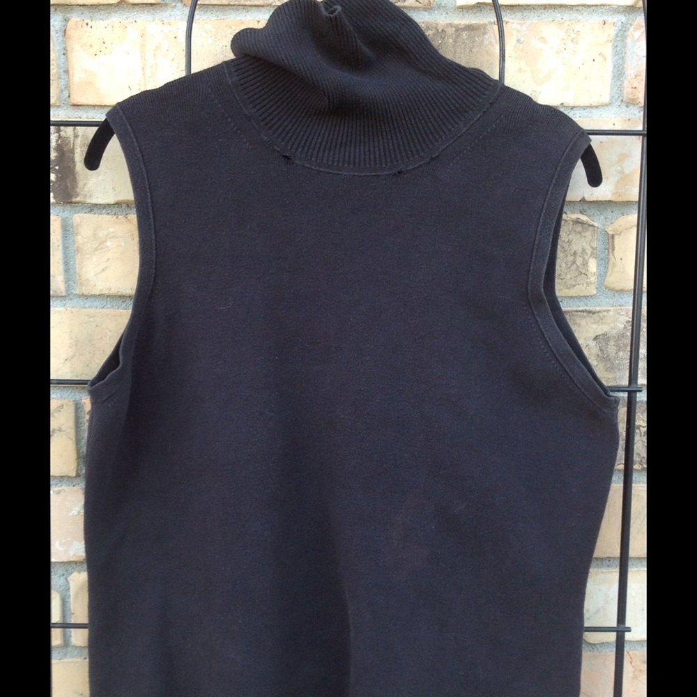 Banana Republic sleeveless turtleneck
